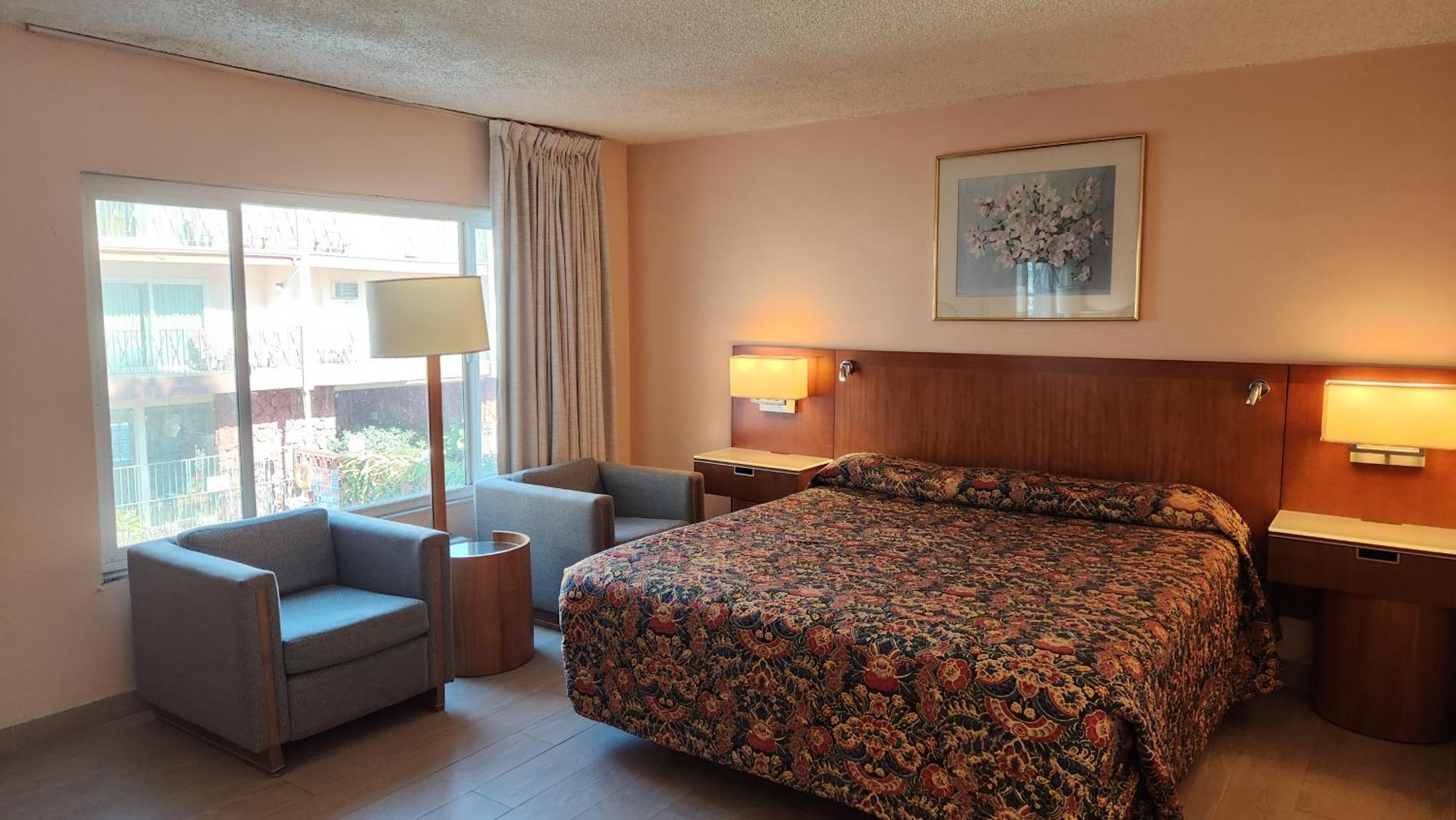 Deluxe King Room