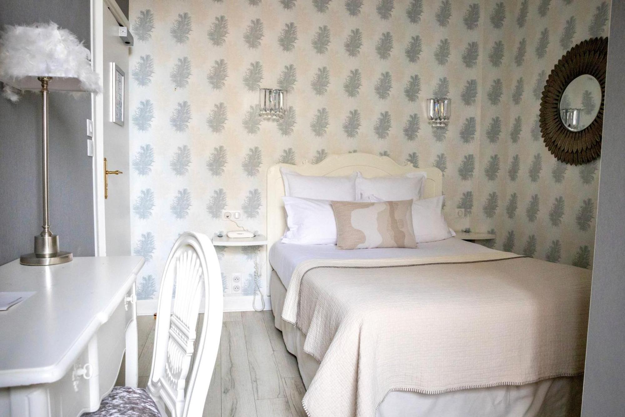 Small Double Room,1638478009:JPEG