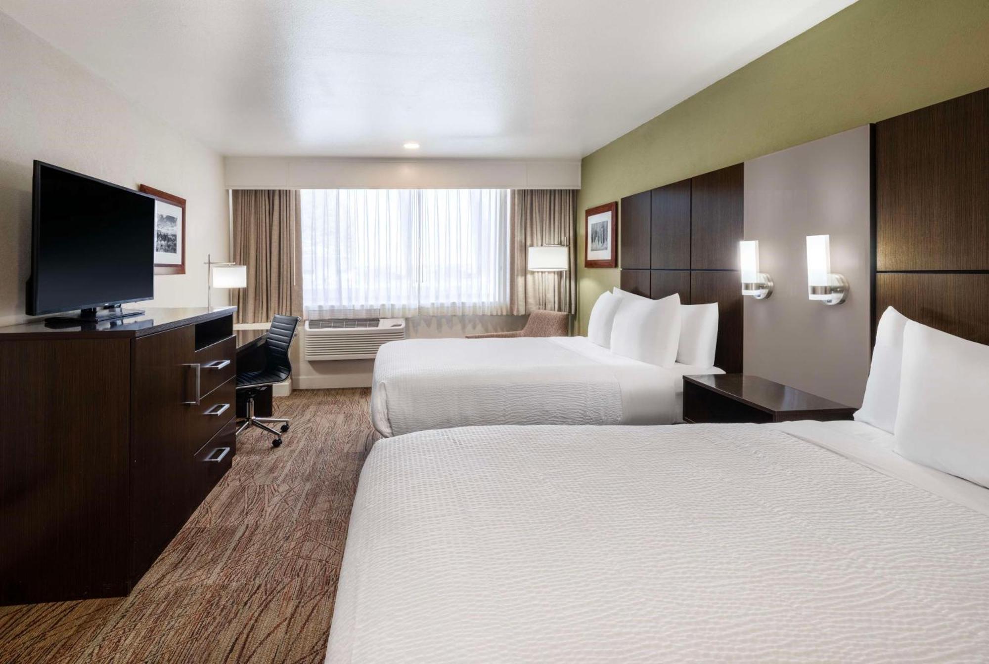 Queen Room Two Queen Beds Non-Smoking