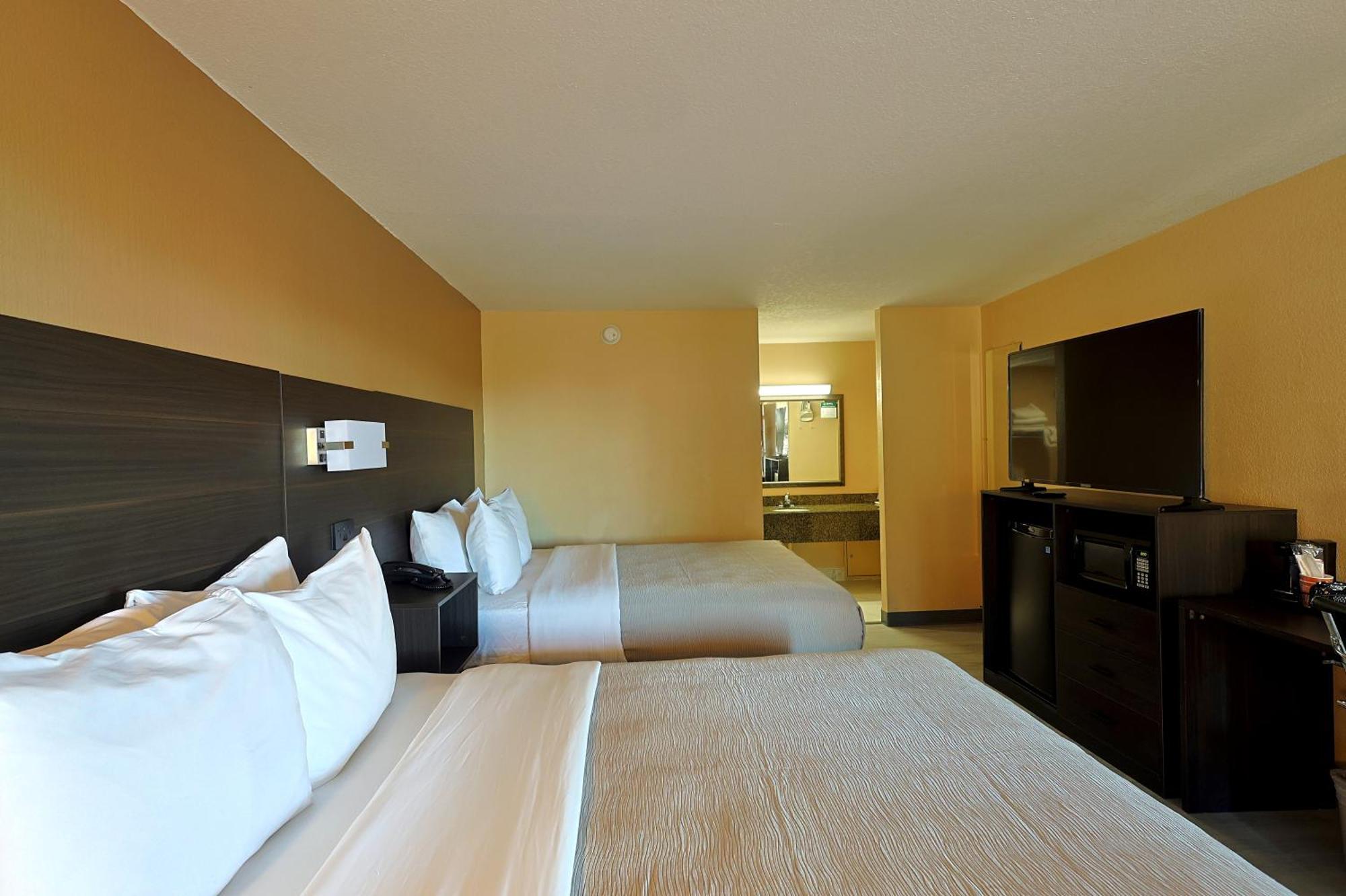 Queen Room Two Queen Beds