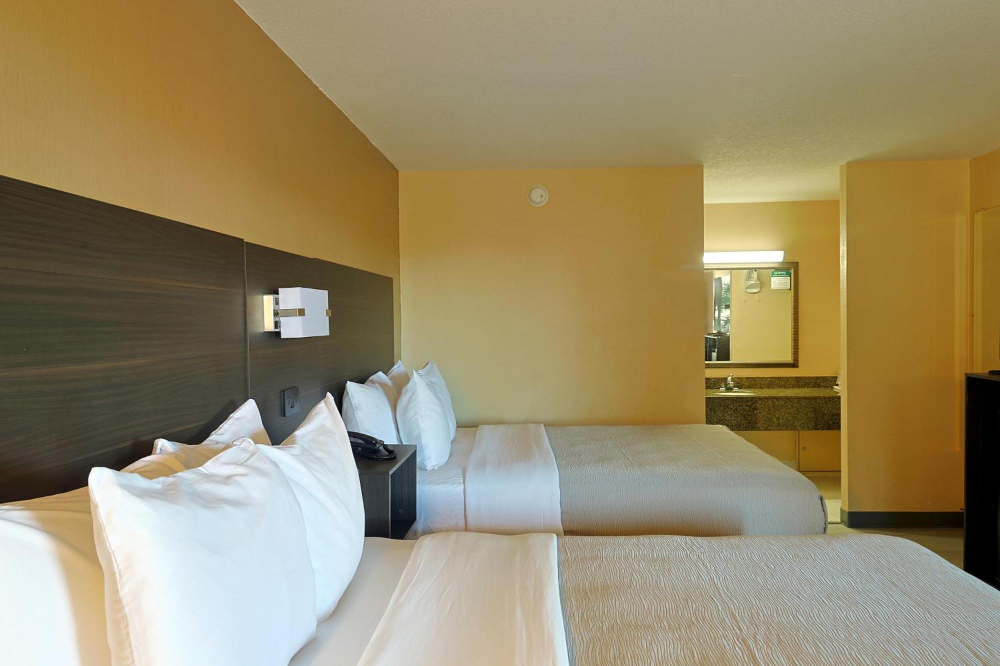 Queen Room Two Queen Beds