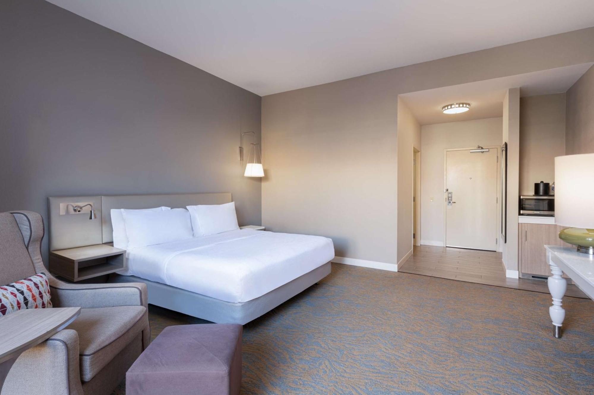 King Room Roll Shower Mobility Access