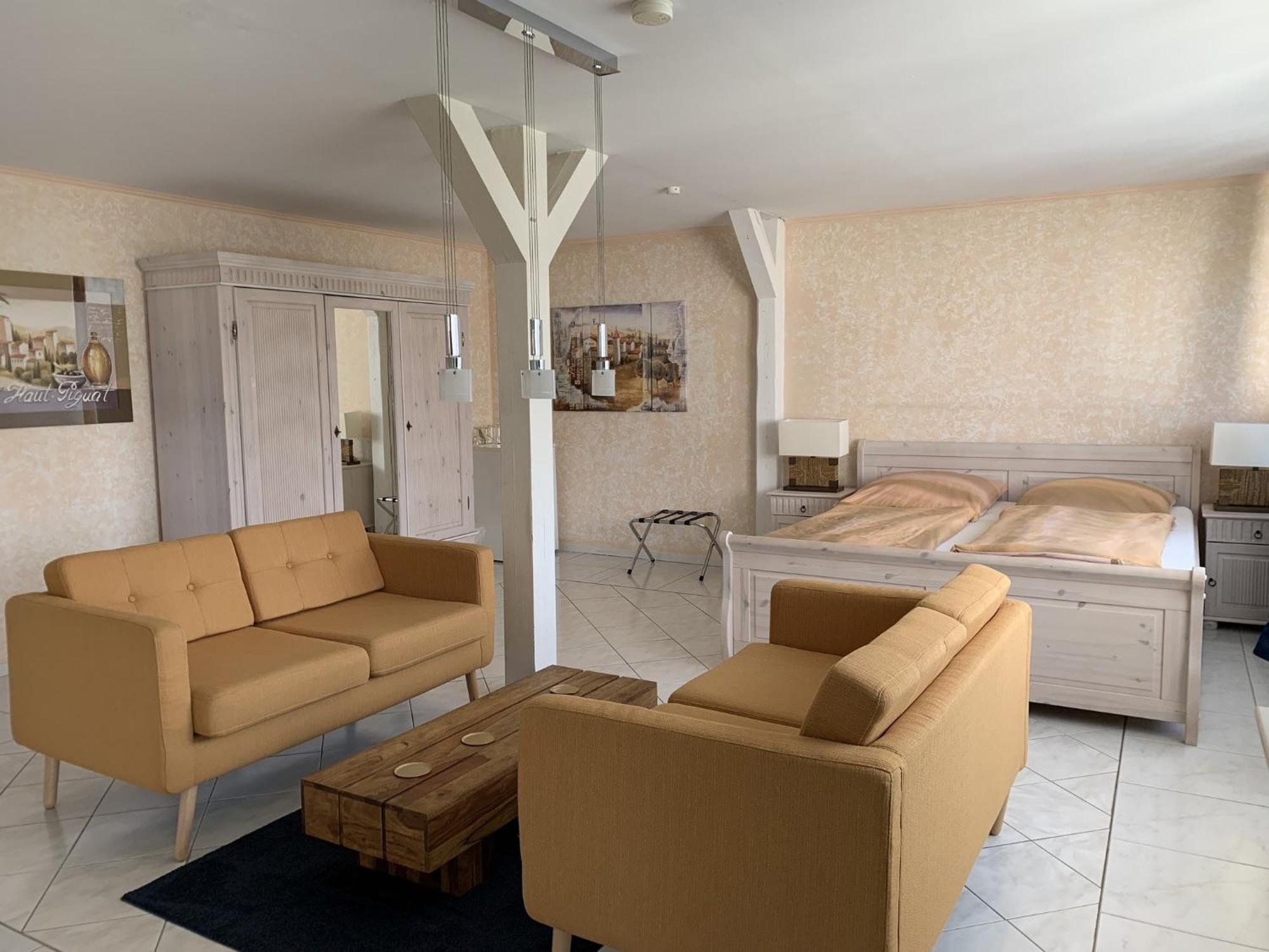 Family Room,1638488011:JPEG