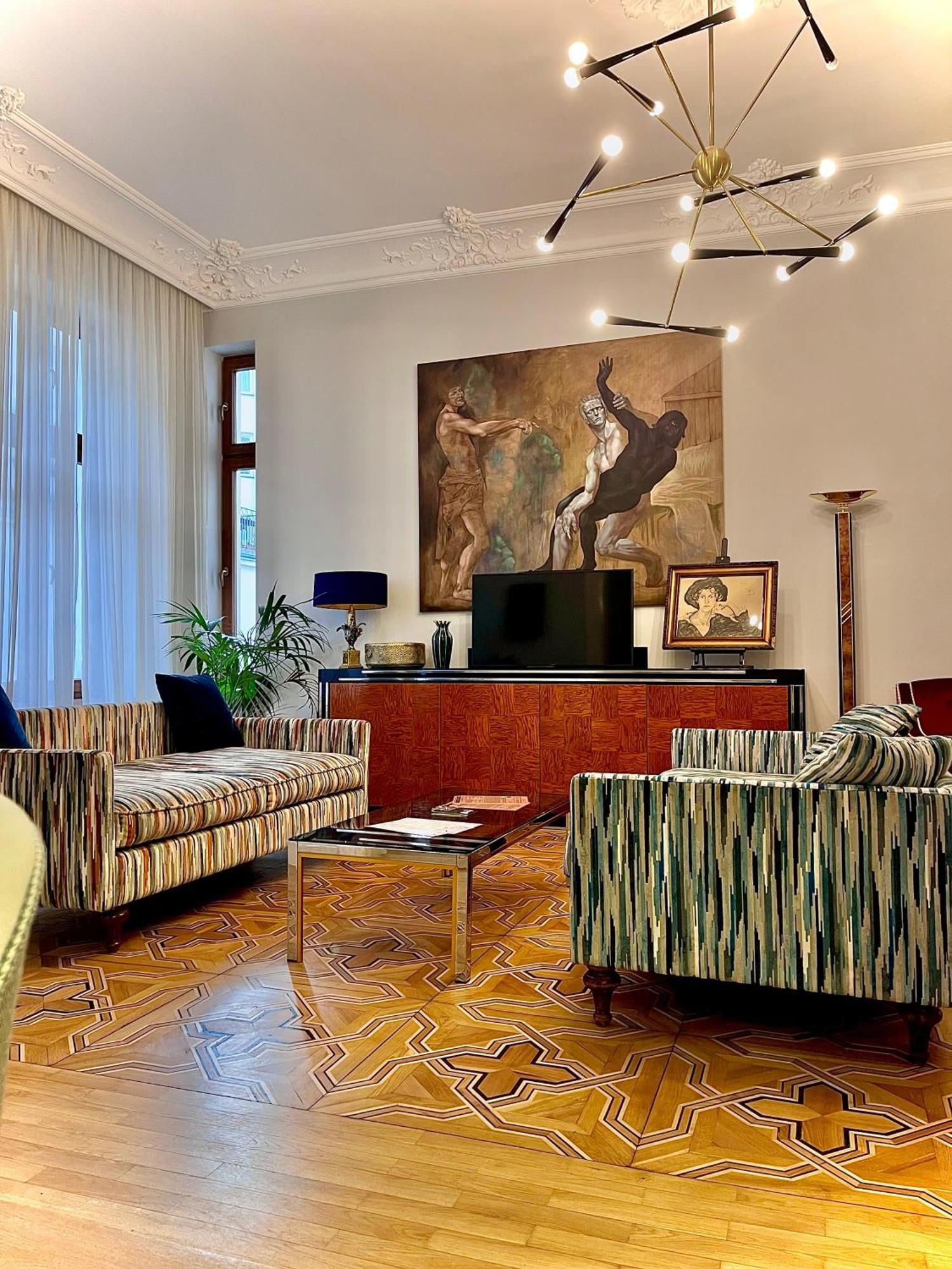 Deluxe Apartment
