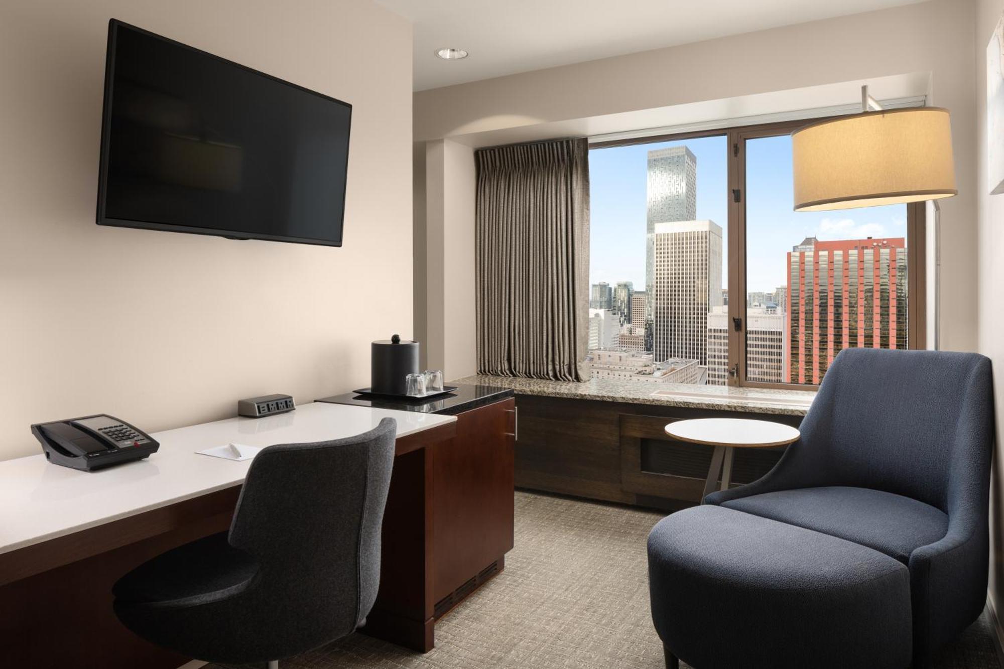 Corner King Room
