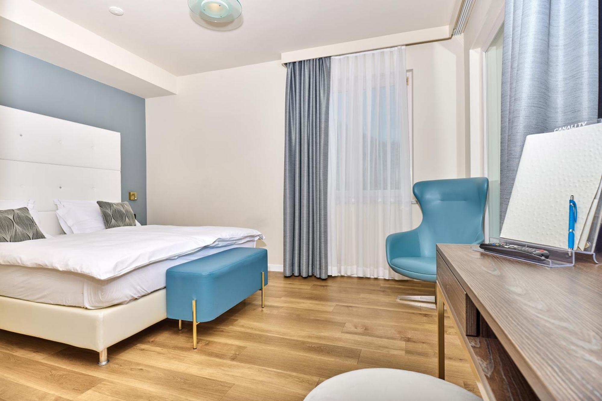 Executive Room Balcony Lateral Lake View