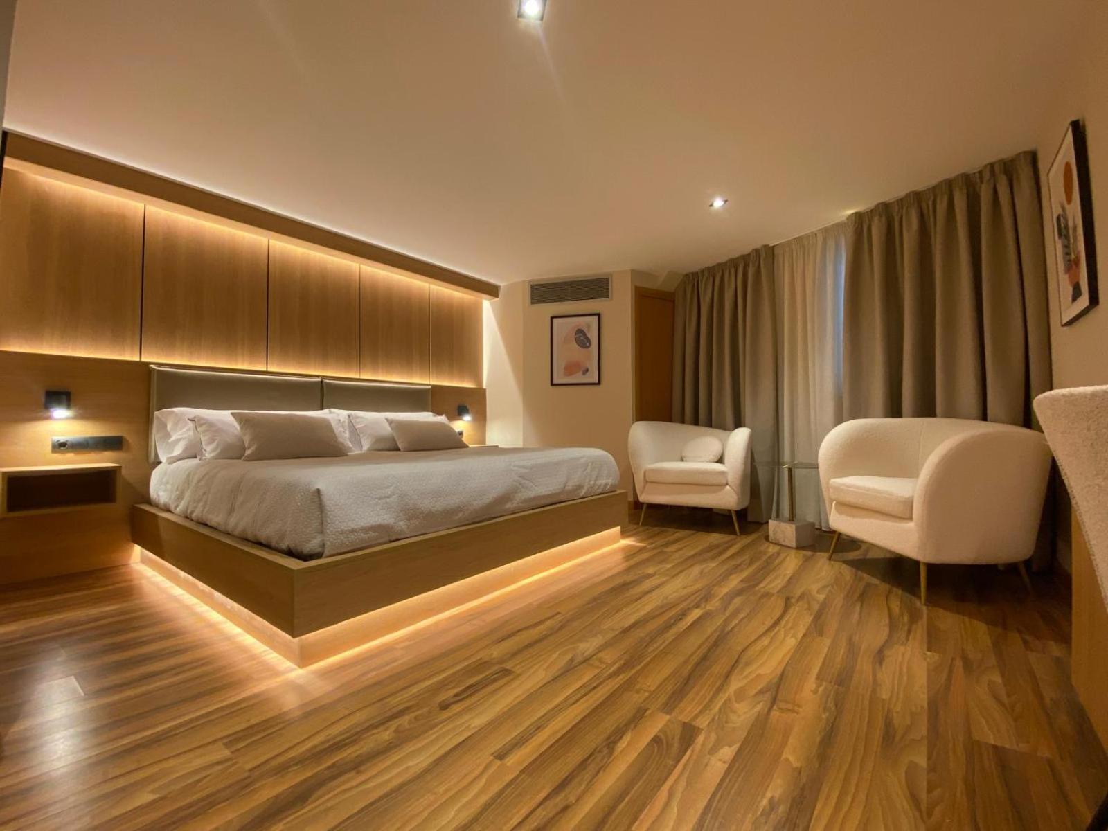 Executive Suite,1642319613:JPEG