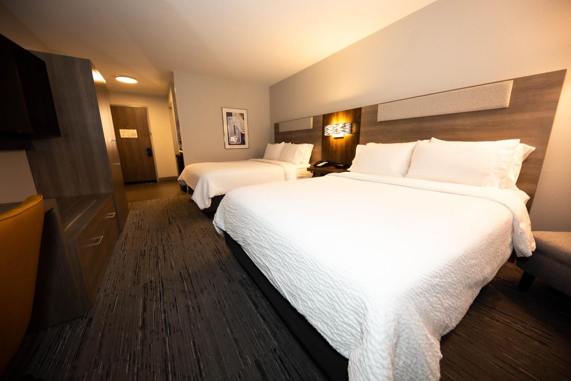Standard Room with Two Queen Beds