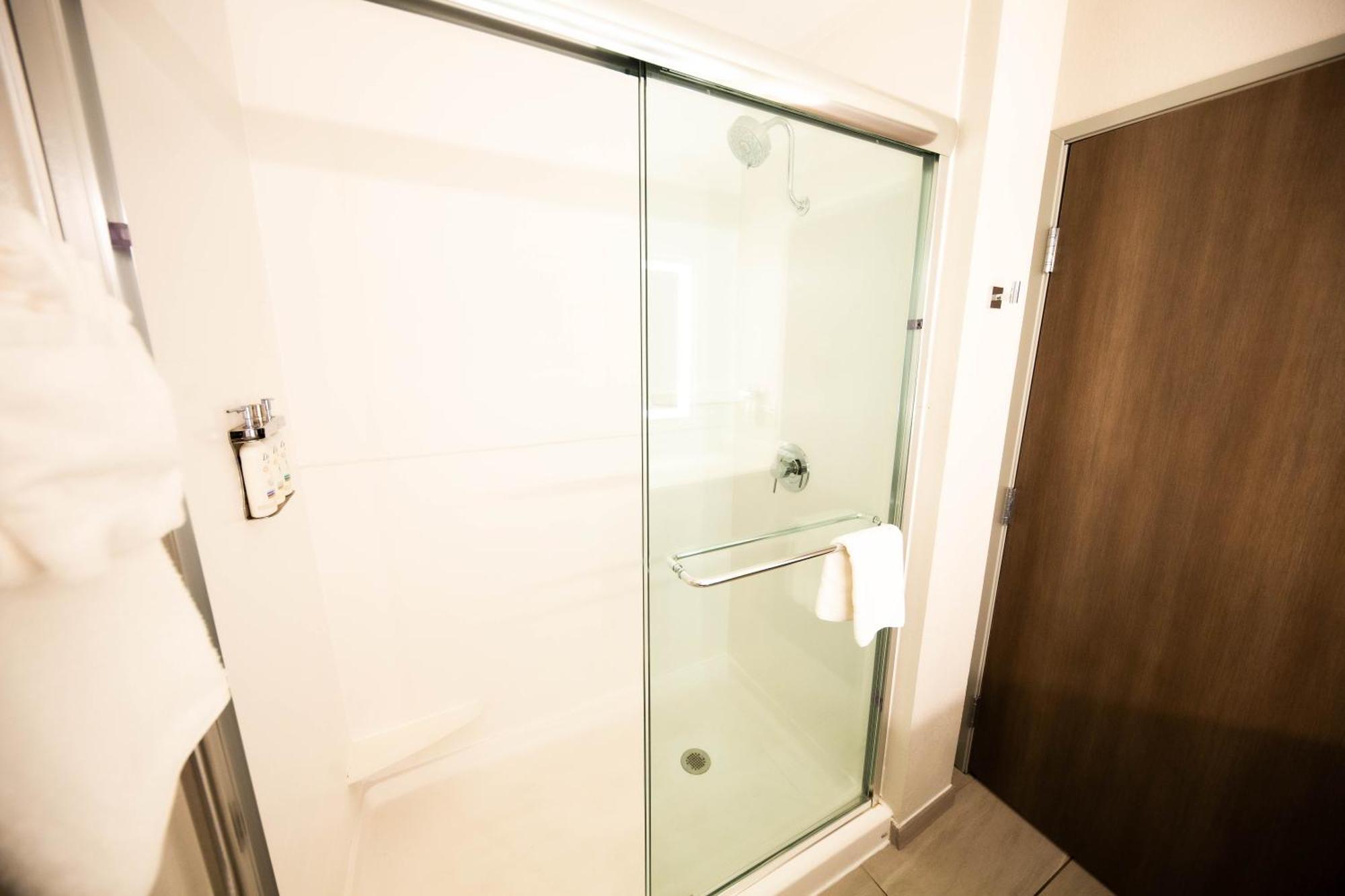Executive Suite - Non-Smoking