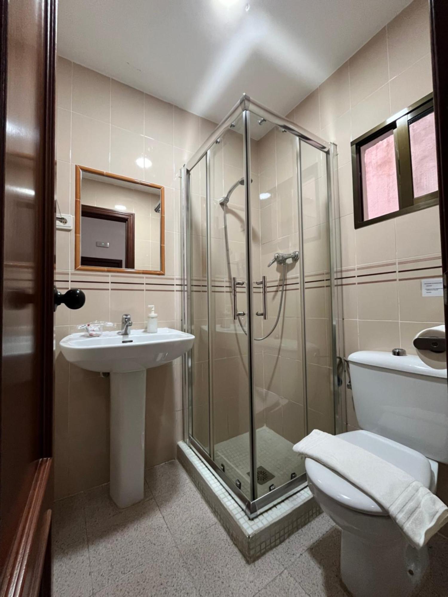 Single Room Private Bathroom
