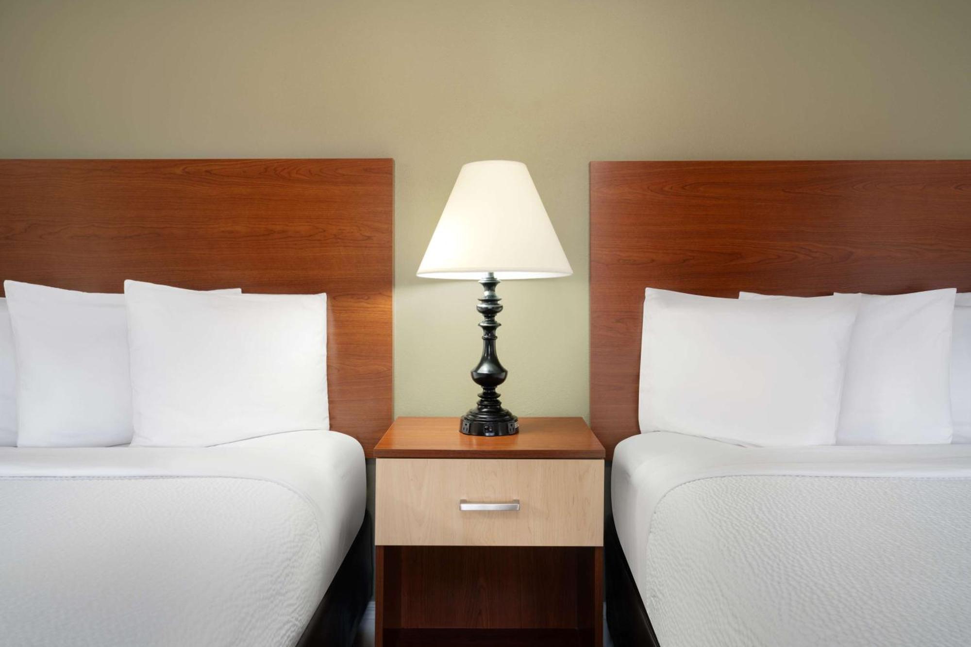 Queen Room Two Queen Beds Disability Access or Bath Tub,1639569443:JPEG