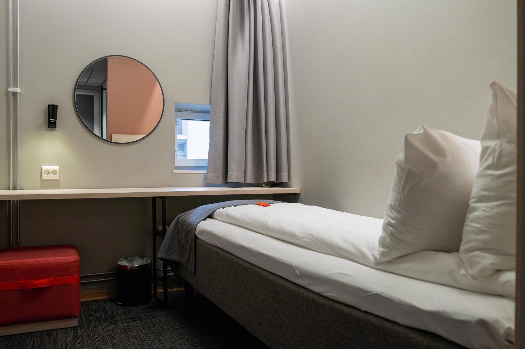 Small Single Room,1639572636:JPEG