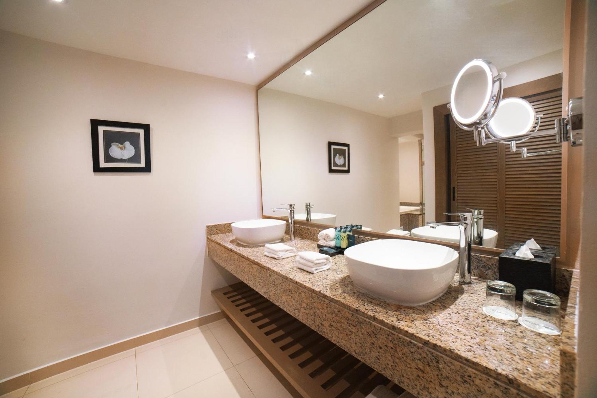 Honeymoon Jacuzzi Suite Diamond Club