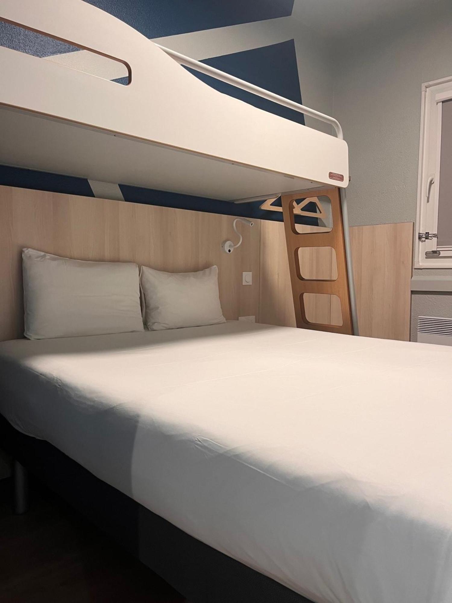 Triple Room One Double Bed One Bunk Bed,1639582307:JPEG