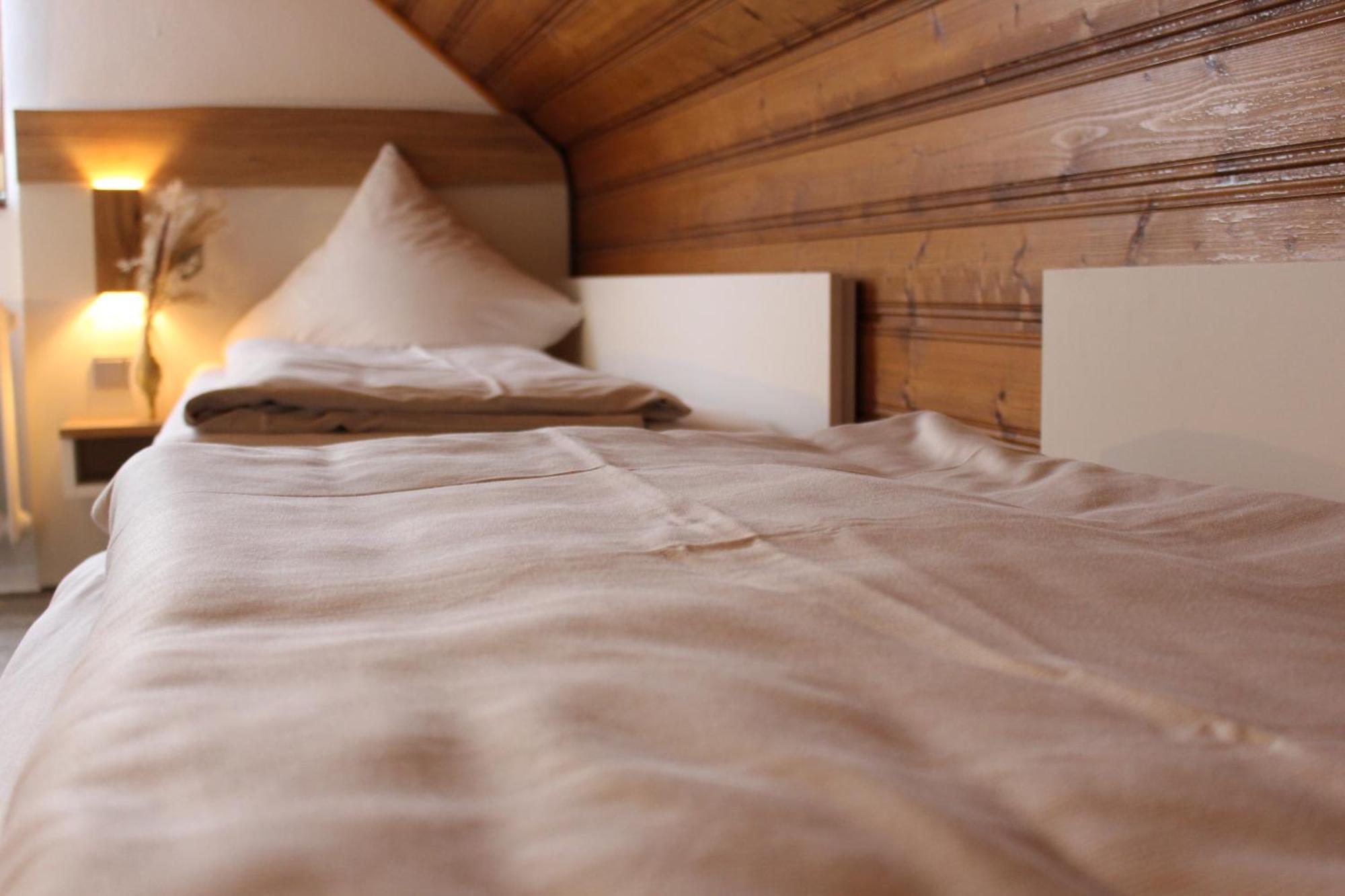 Zweibettzimmer mit eigenem Bad