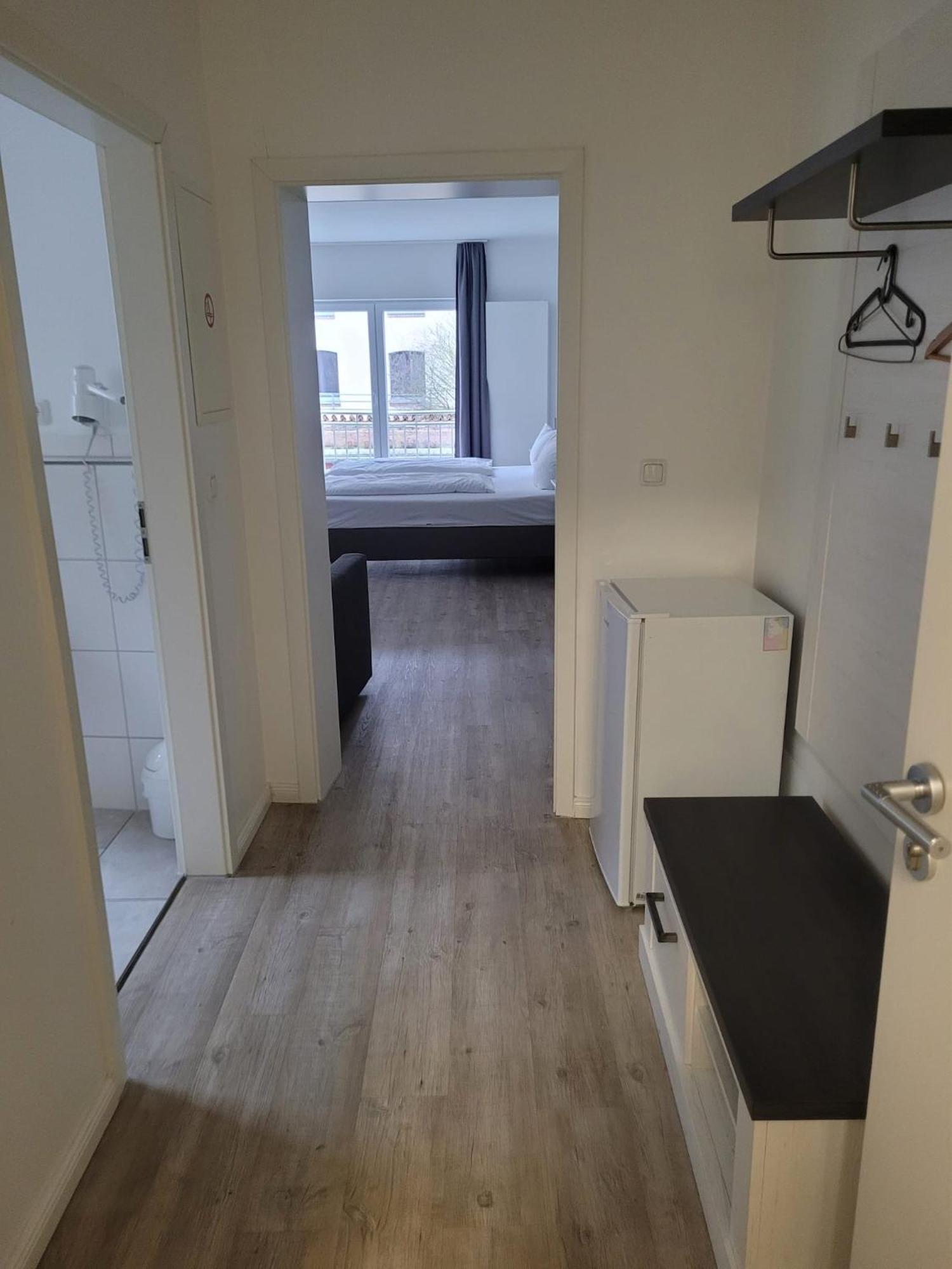 Triple Room Bathroom,1639625347:JPEG