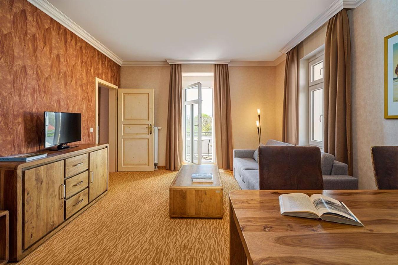 Junior Suite Land Side