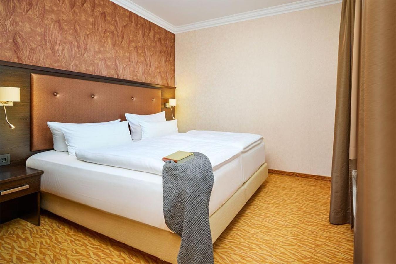 Junior Suite Land Side