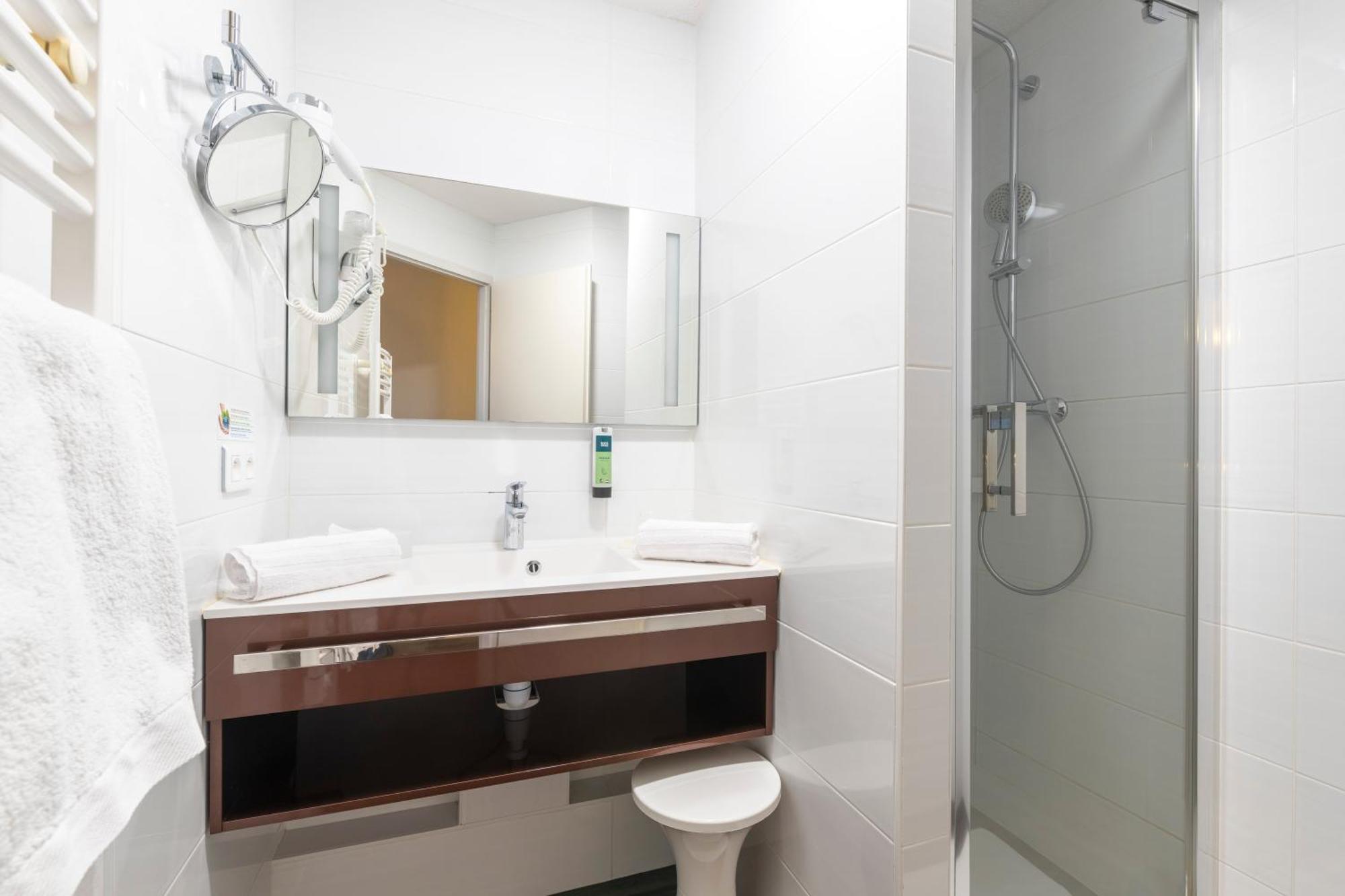 Double Room Shower
