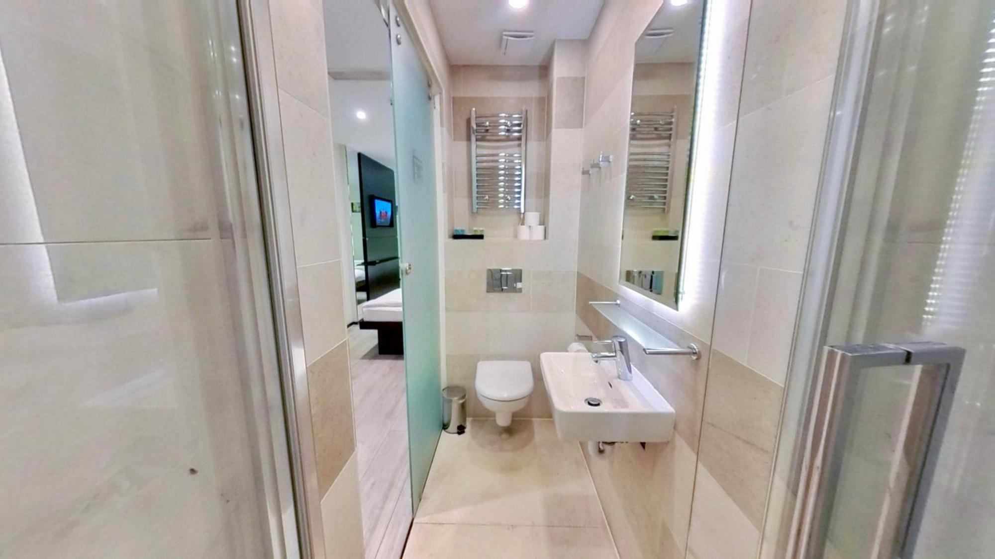 Double Studio Lower Ground Floor