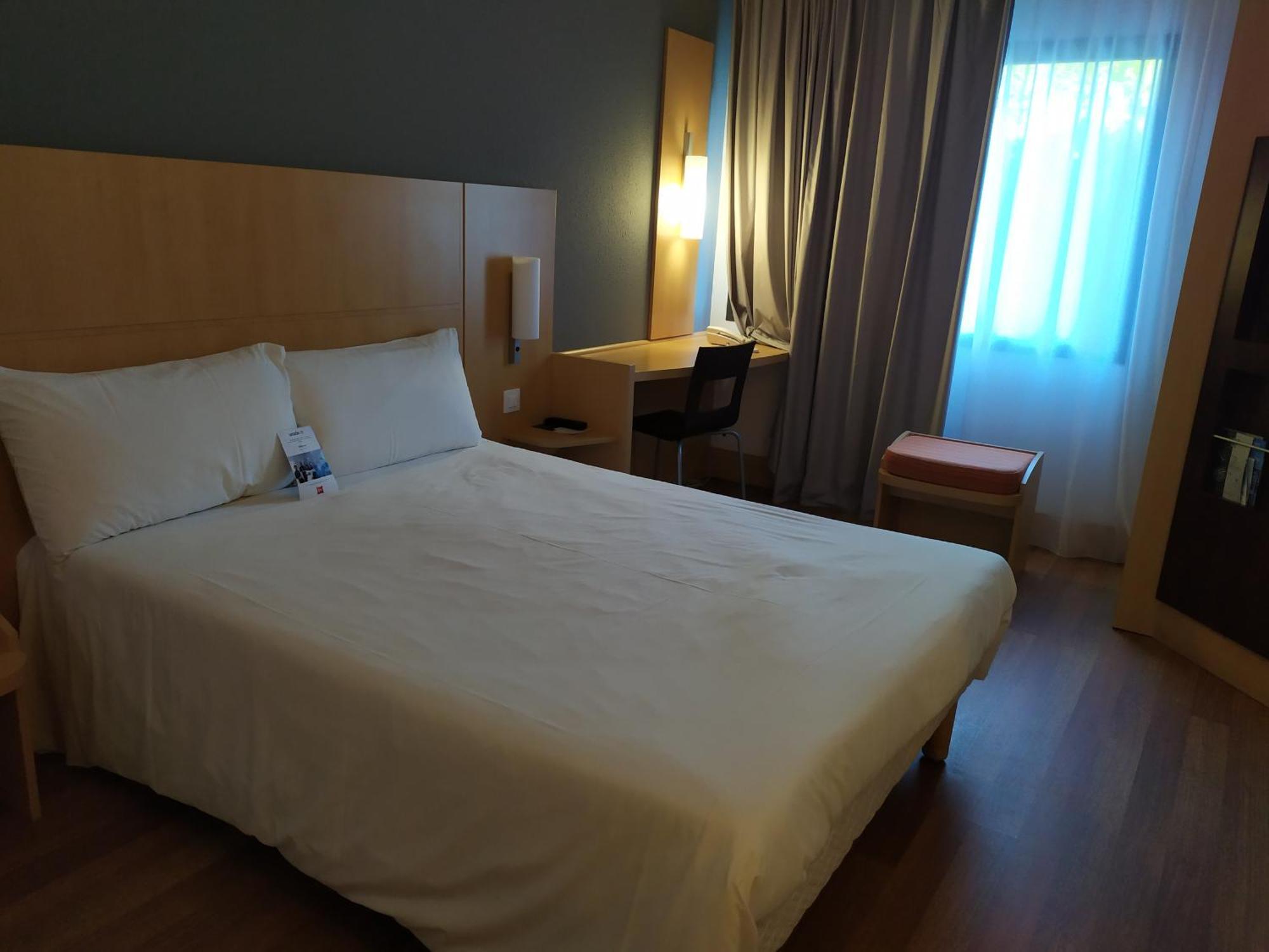 Standard Double Room Mobility Accessible