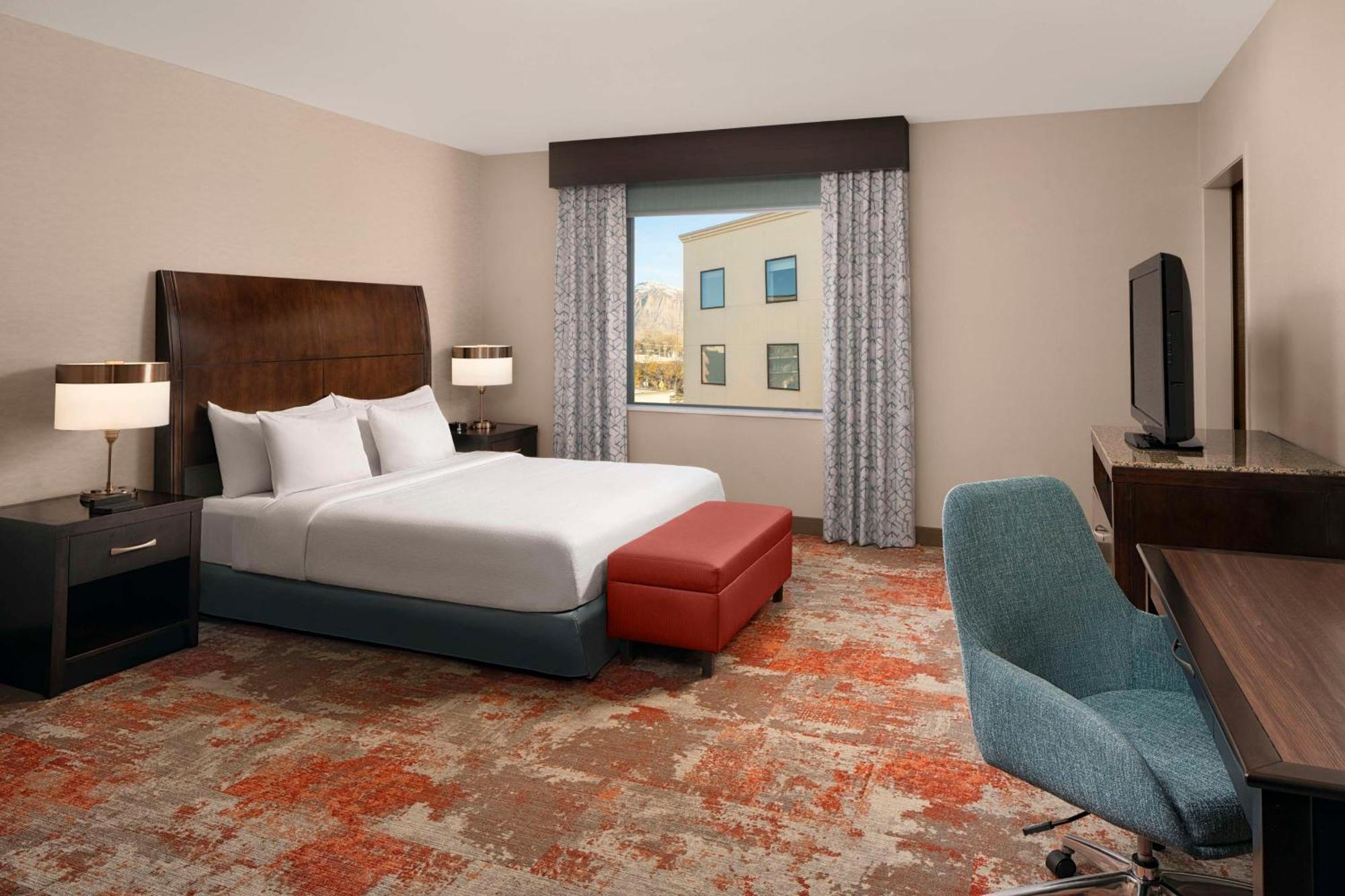 King Room with Accessible Tub - Mobility Access
