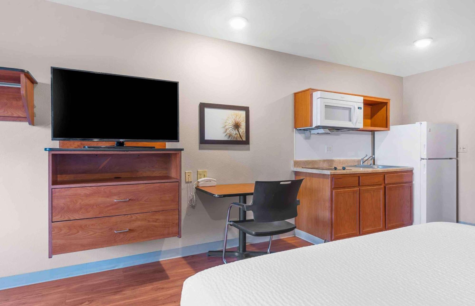 Standard Queen Room Two Queen Beds Non-Smoking
