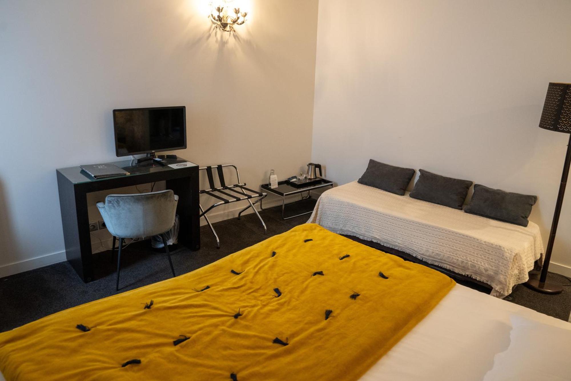 Family Room,1641011504:JPEG