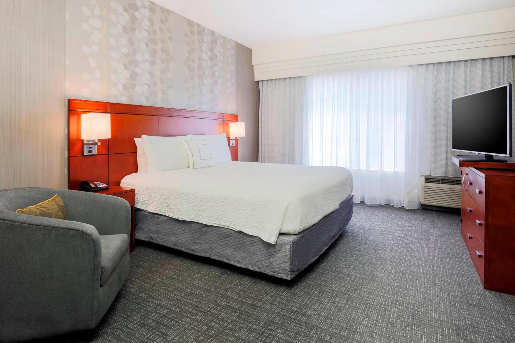 1 Bedroom 2 room Suite 1 King Sofa bed,1641016740:JPEG