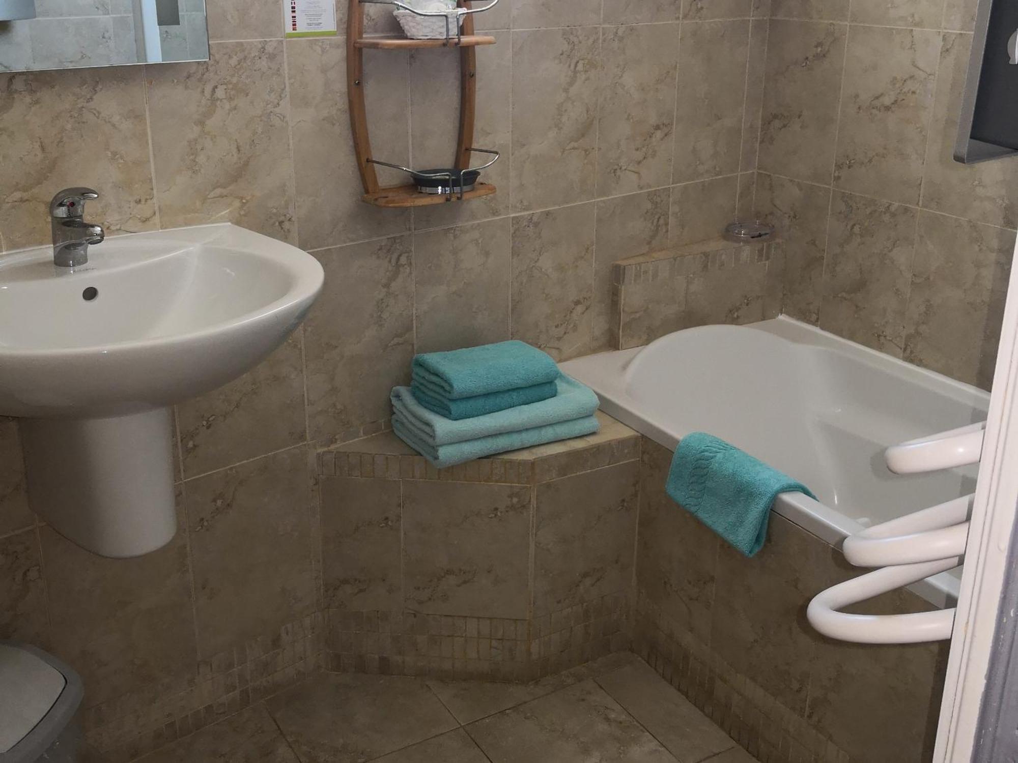 Premiim Twin Room bathroom Sea View,1641018751:JPEG
