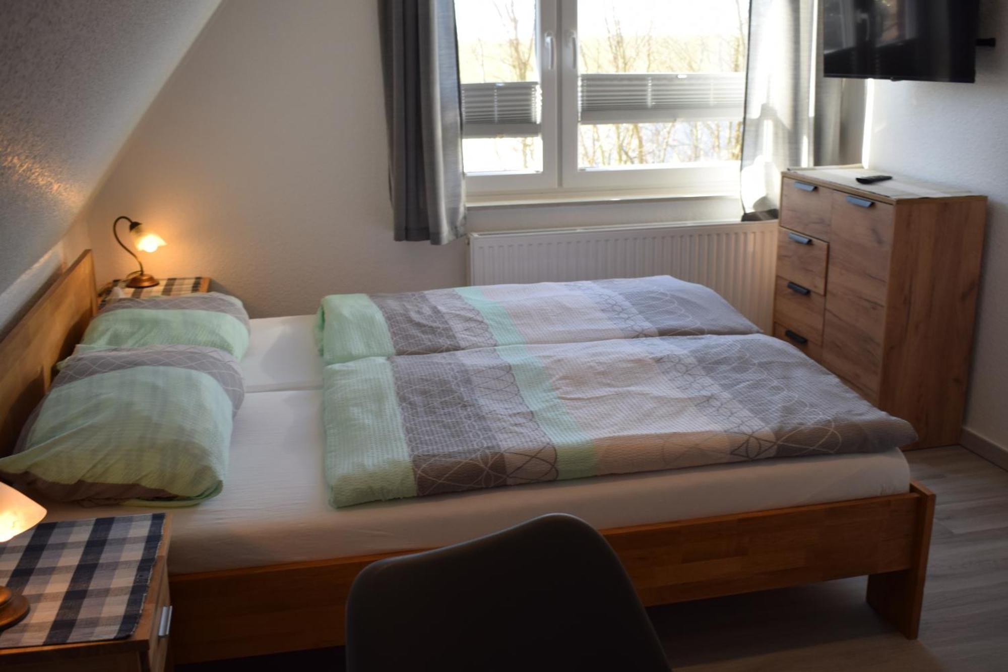 Small Double Room,1641021018:JPEG