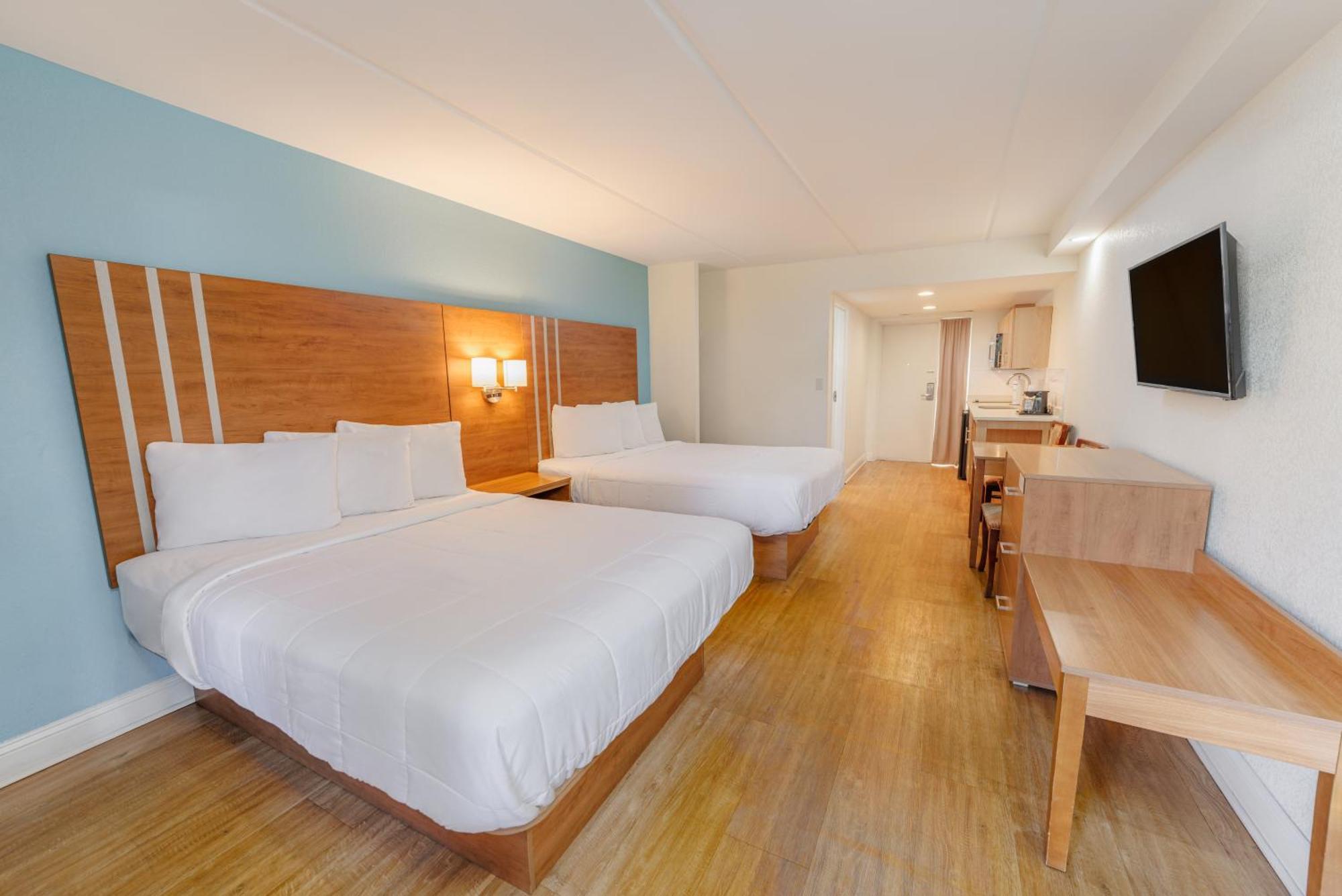 Queen Room Two Queen Beds Kitchenette