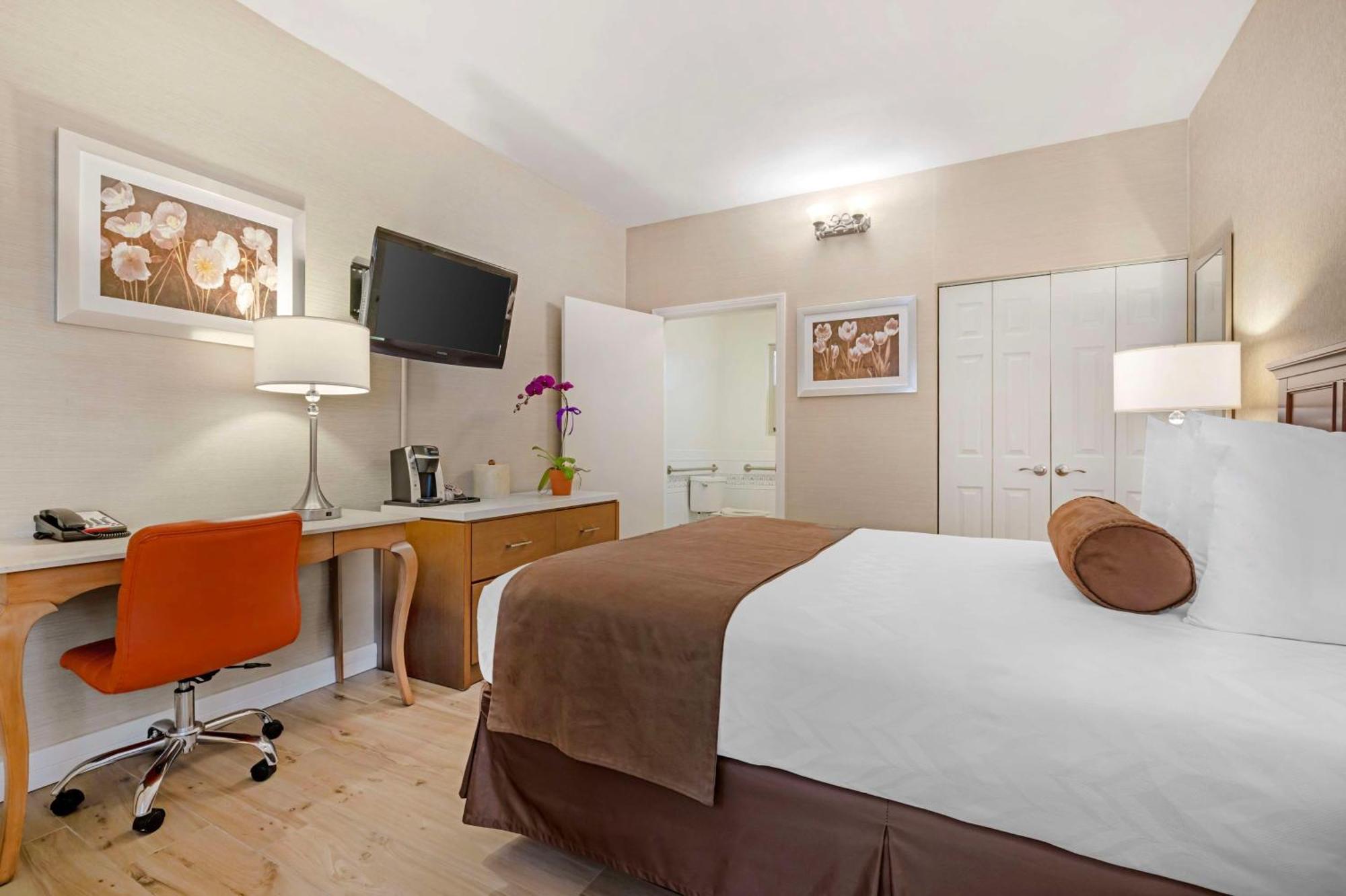 Queen Room Bath Tub Disability Access or Non-Smoking