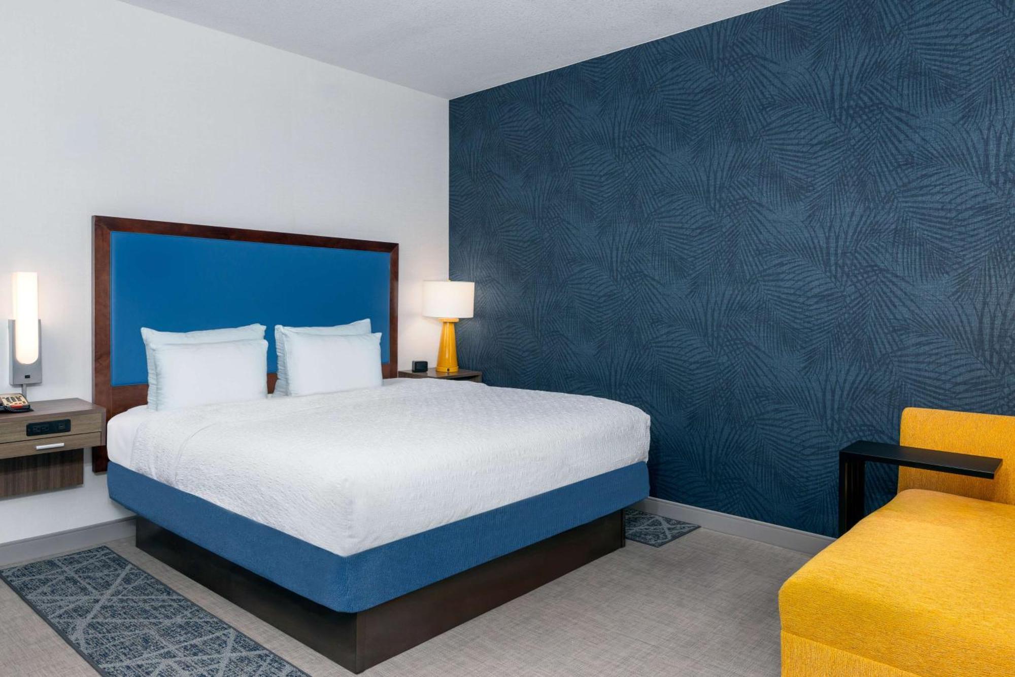 King Room with Beach View - Non-Smoking