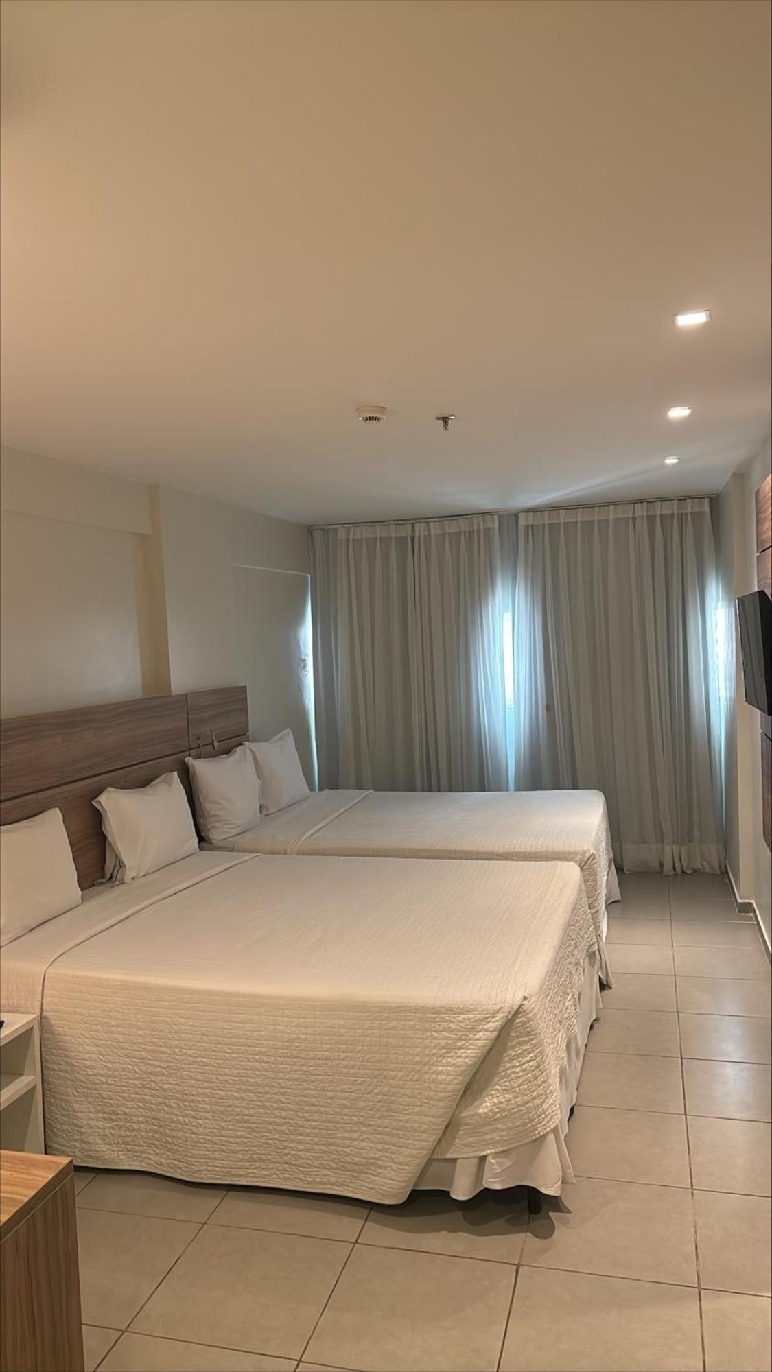 Standard Quadruple 2 Queen Beds