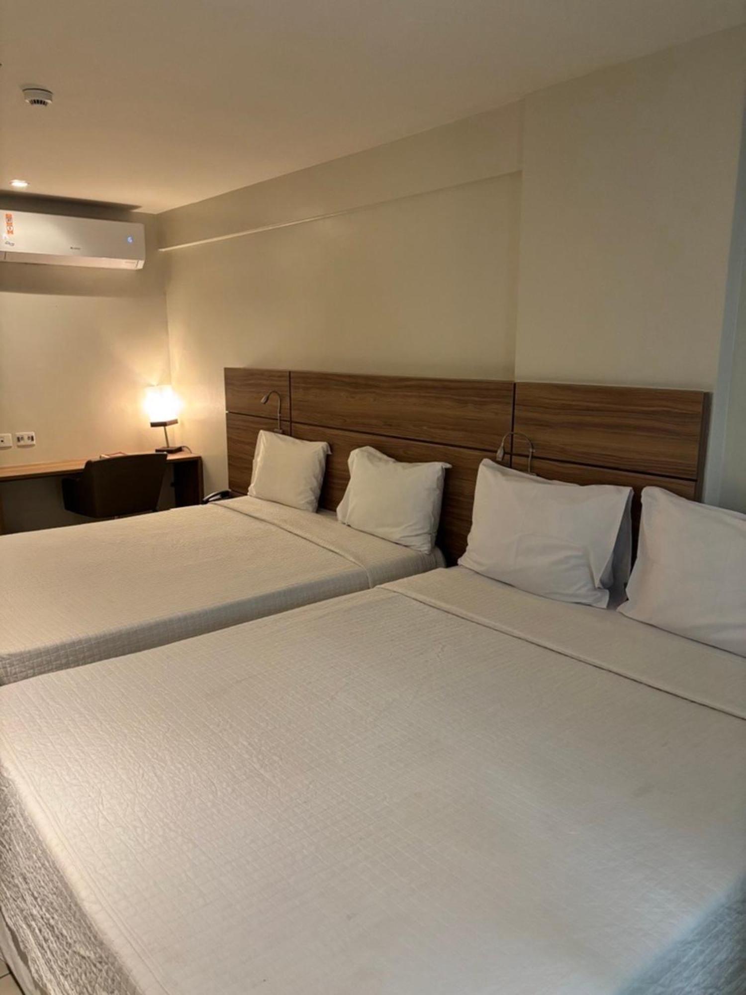 Standard Quadruple 2 Queen Beds