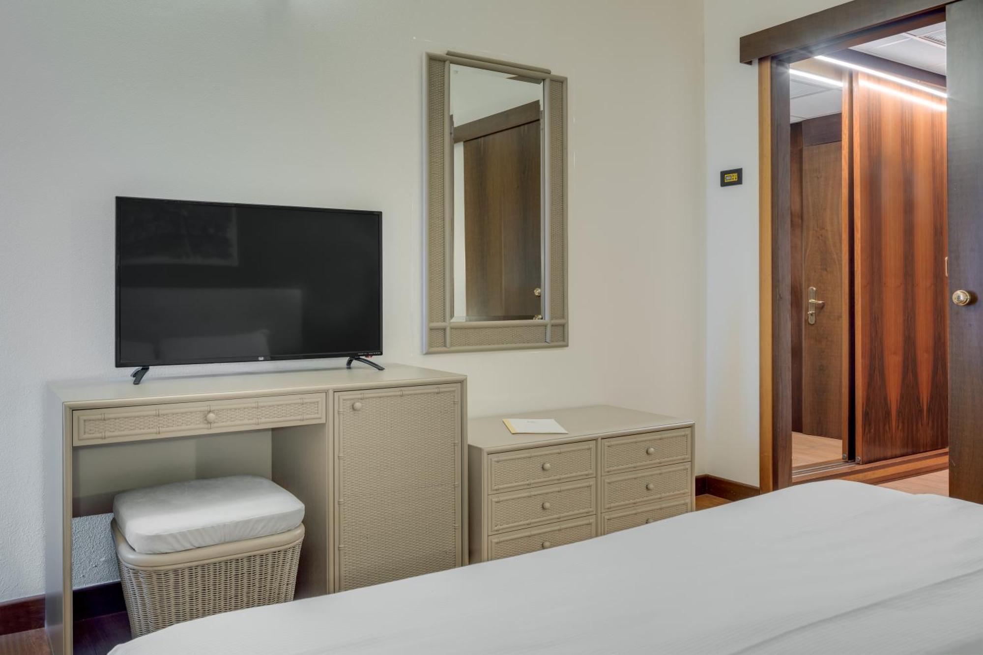 Double or Twin Room Lake View