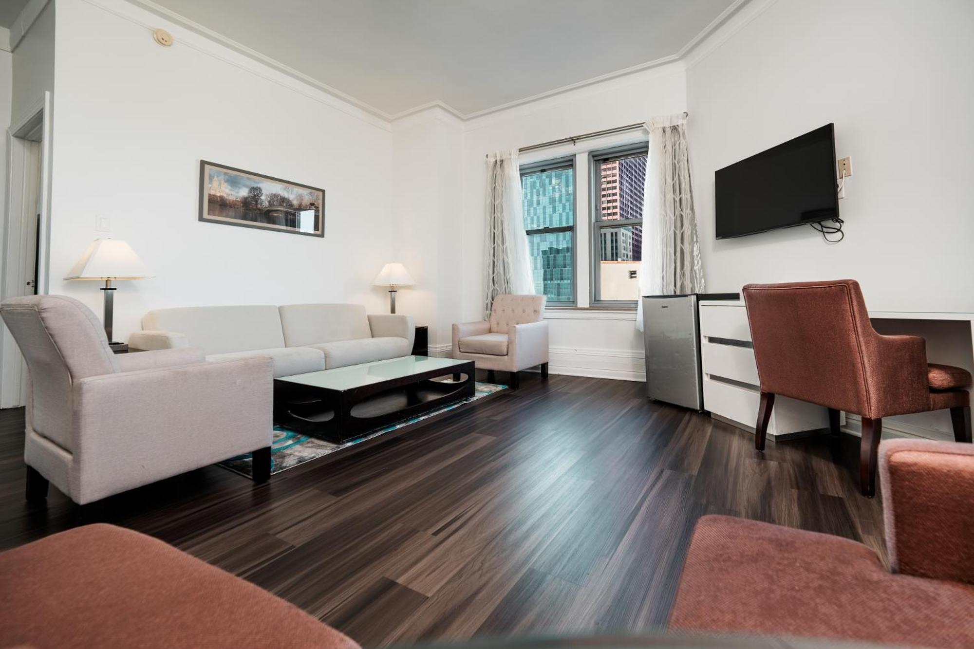 King Suite Lake View