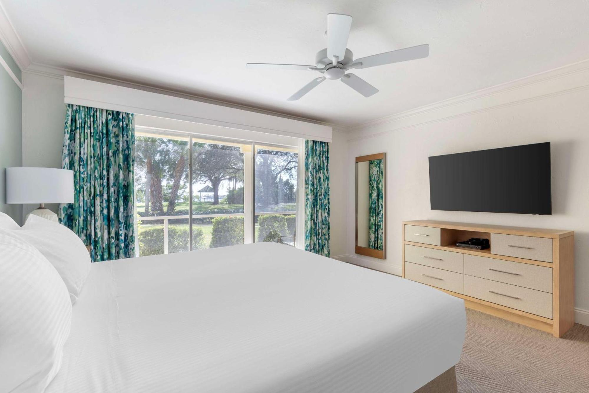 Two-Bedroom Suite One King Bed Two Twin Beds