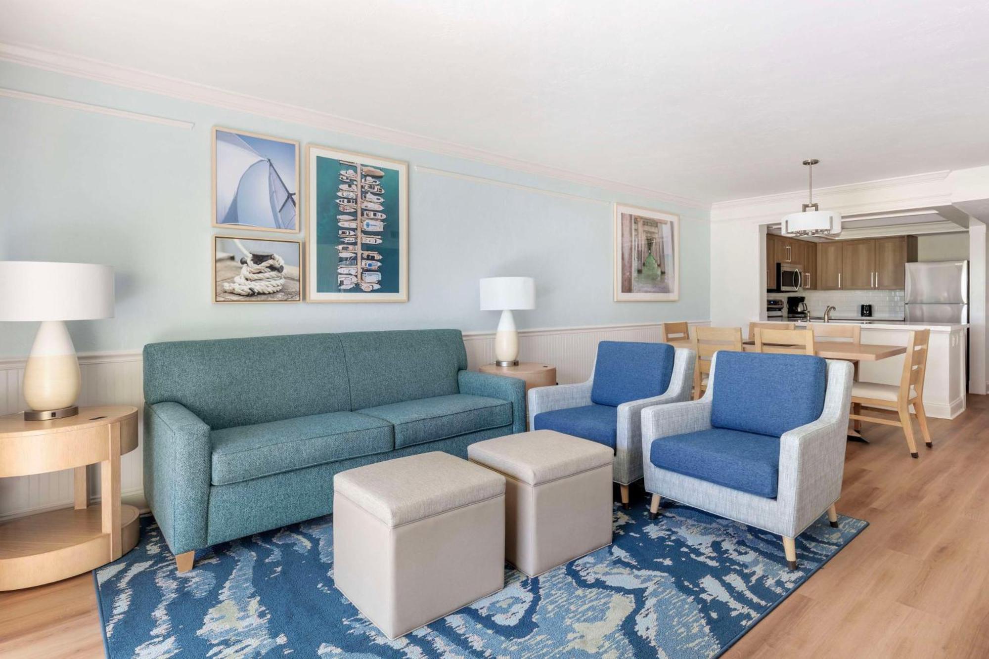 Two-Bedroom Suite One King Bed Two Twin Beds