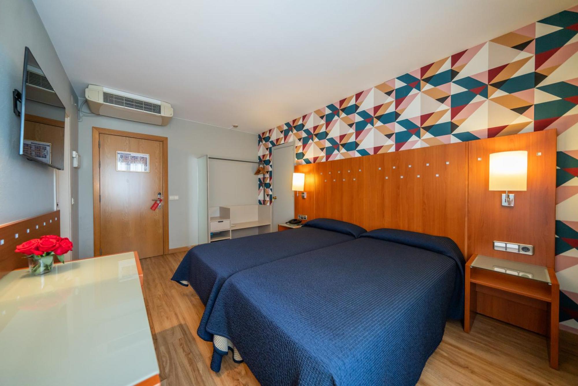 Two Connecting Double Rooms,1641726875:JPEG