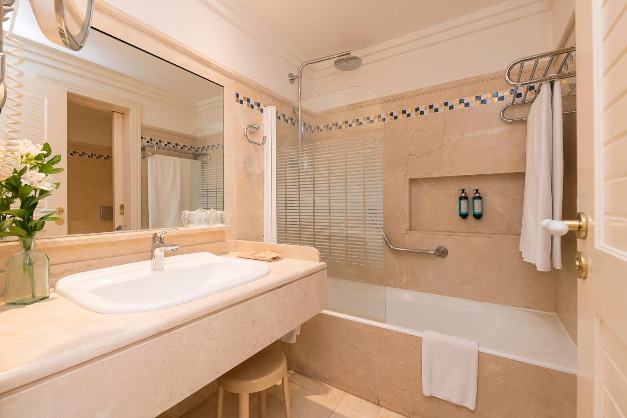 Double or Twin Room Side Sea View