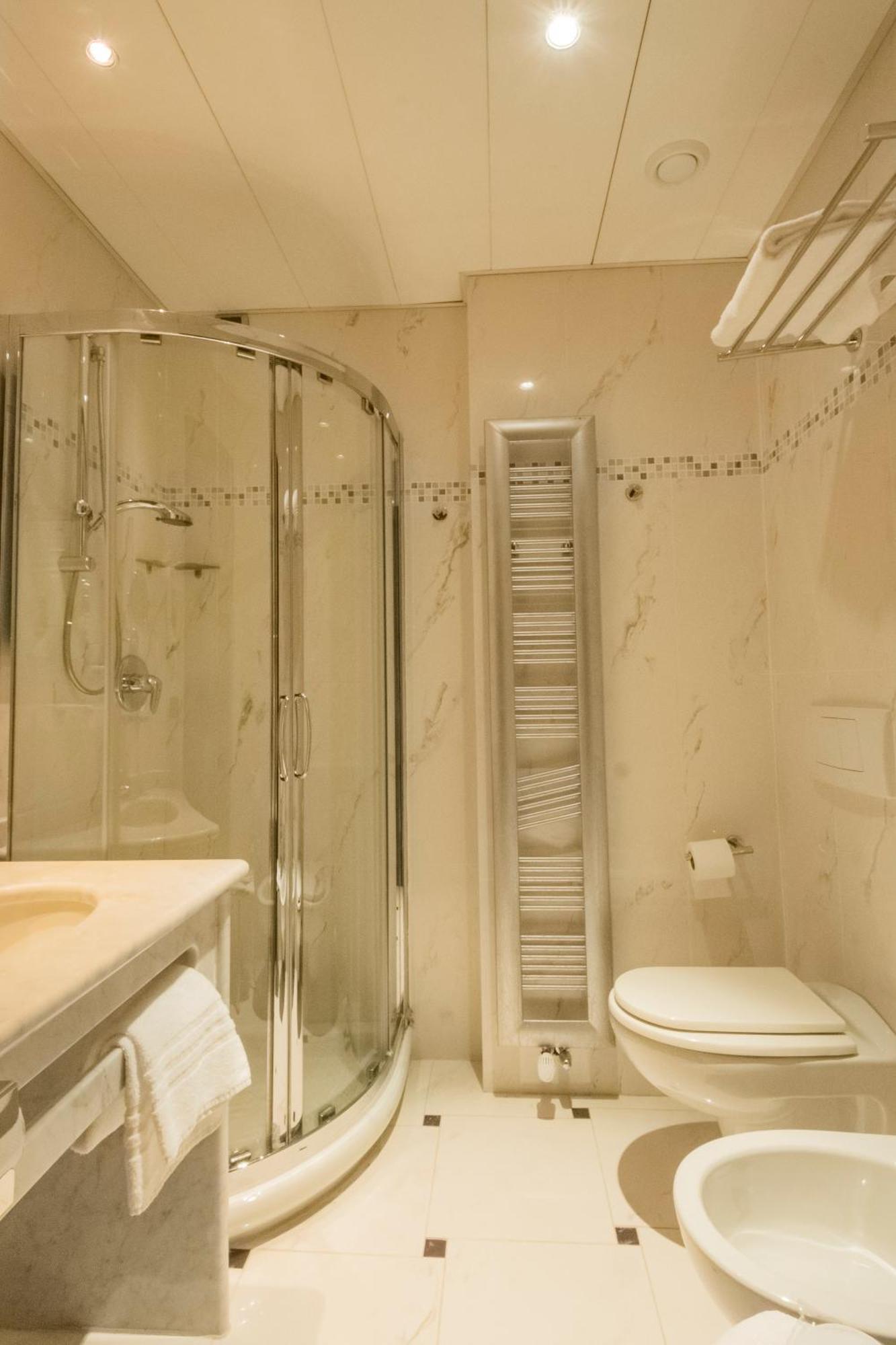 Twin Room,1772075518:JPEG