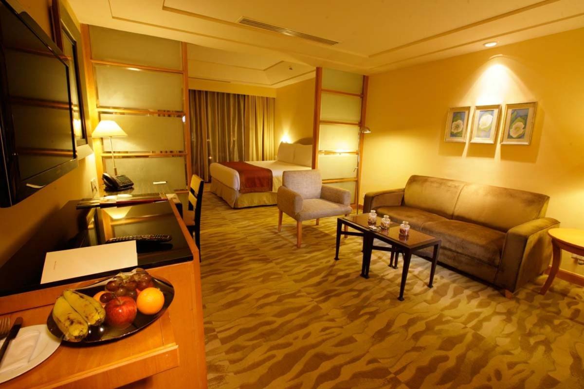 Suite on session of 30 mins Spa on food & soft beverage services on Laundry service T&C applicable