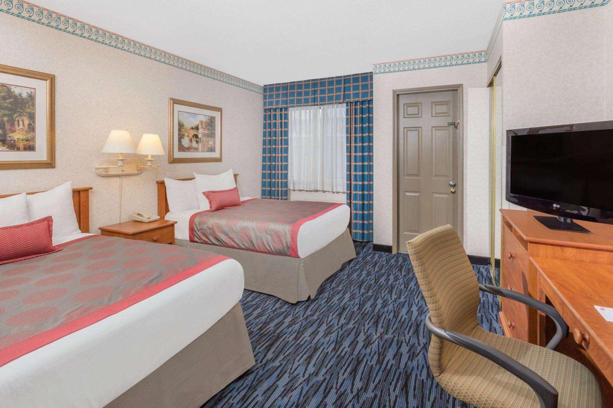 Double Room with Two Double Beds - Non-Smoking,1641734171:JPEG