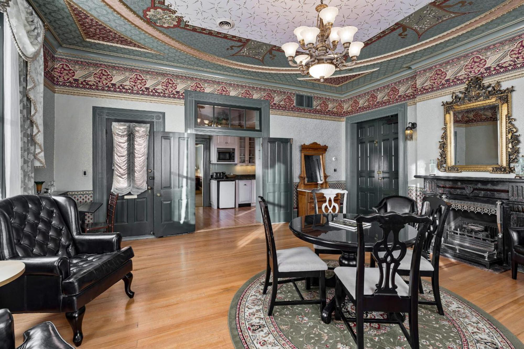 Luxury Two-Bedroom Apartment