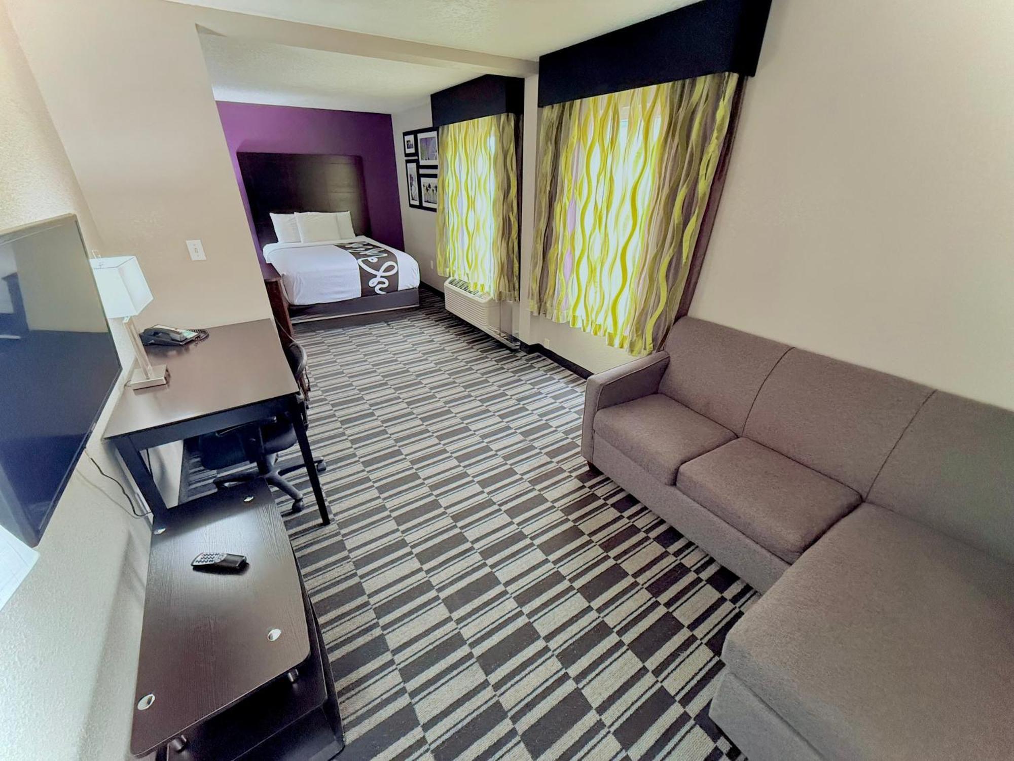 Deluxe Queen Room Two Queen Beds Non-Smoking