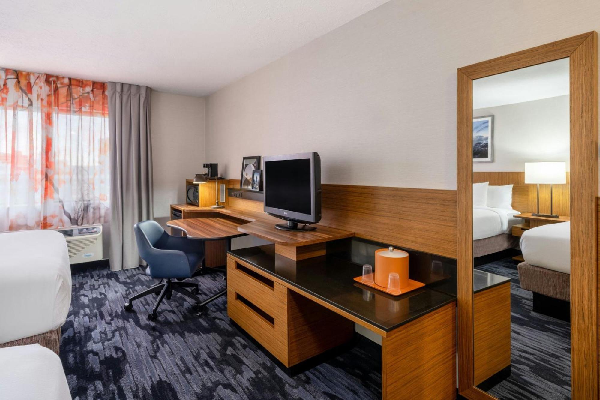 Queen Room Two Queen Beds Hearing Accessible