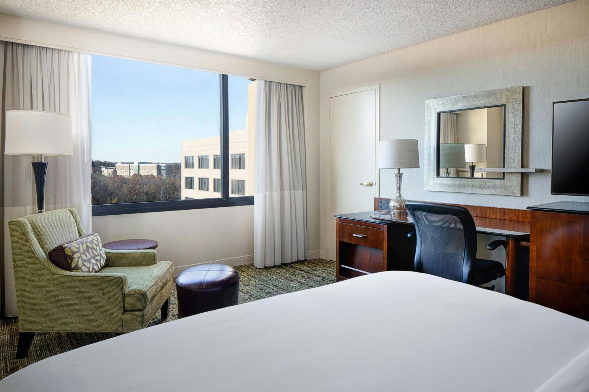 Standard Room Club Lounge Access