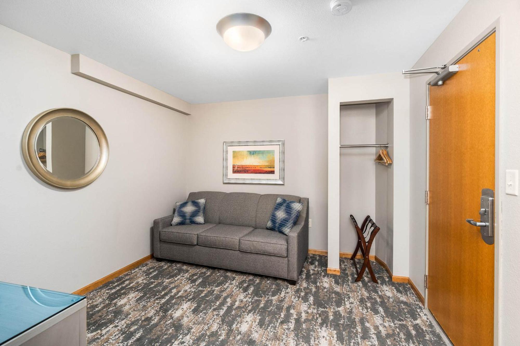 One-Bedroom Suite,1642342900:JPEG